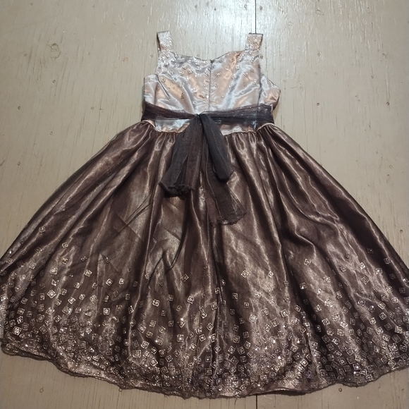 LOVE Girls Sleeveless Grey Metallic Shimmery Formal Dress With Toole Size 10 - Picture 2 of 12